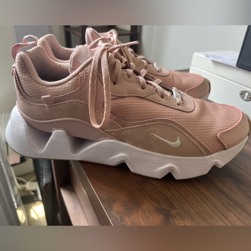 Like New Women’s Nike Sneakers!